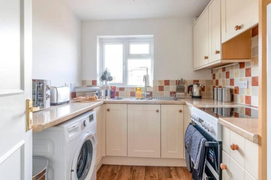 Large Sea View 2 Bedroom Sleeps 6 - Free Parking Bournemouth Bagian luar foto