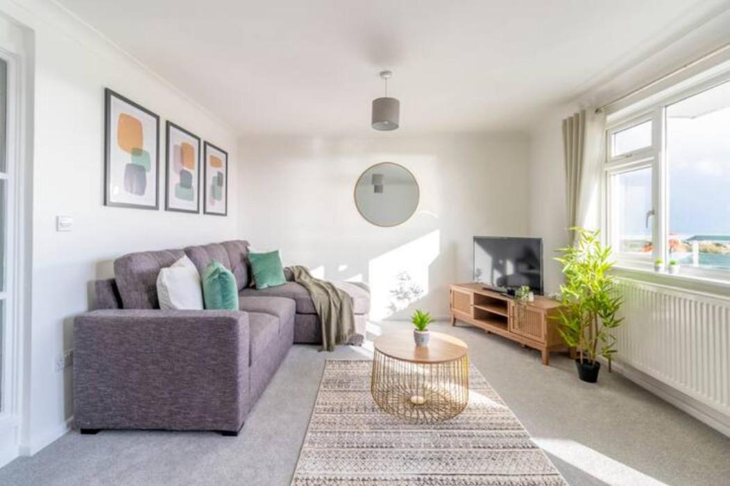Large Sea View 2 Bedroom Sleeps 6 - Free Parking Bournemouth Bagian luar foto