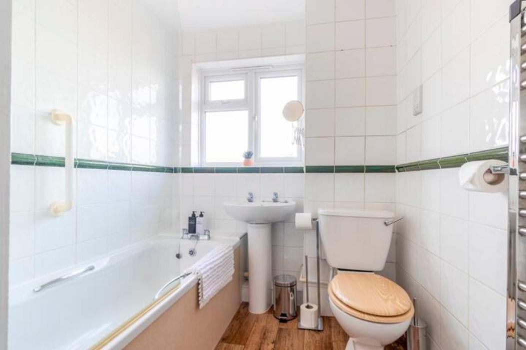 Large Sea View 2 Bedroom Sleeps 6 - Free Parking Bournemouth Bagian luar foto