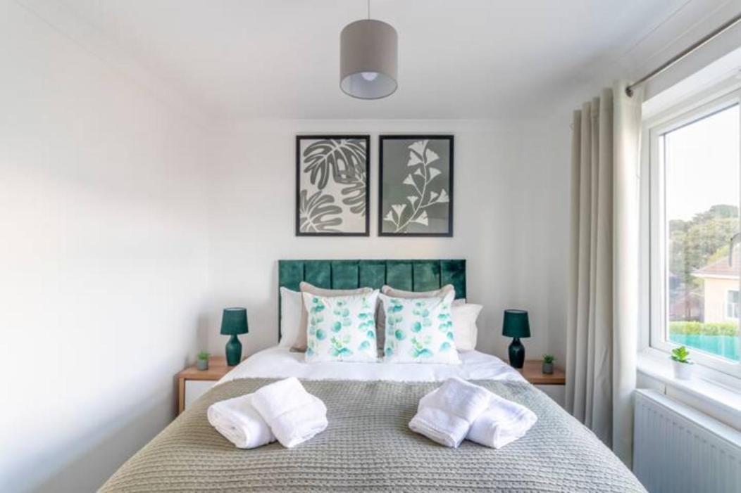 Large Sea View 2 Bedroom Sleeps 6 - Free Parking Bournemouth Bagian luar foto